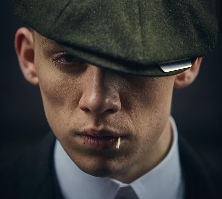 Cappello Peaky Blinders con lama